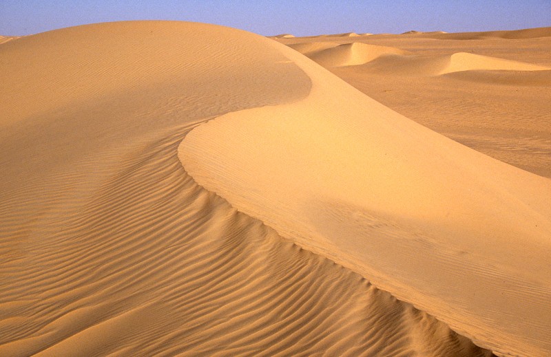 Sahel hostages freed — dunes of the Tenere desert between Fachi and Bilma in Niger, part of the Sahara the captives were moved across