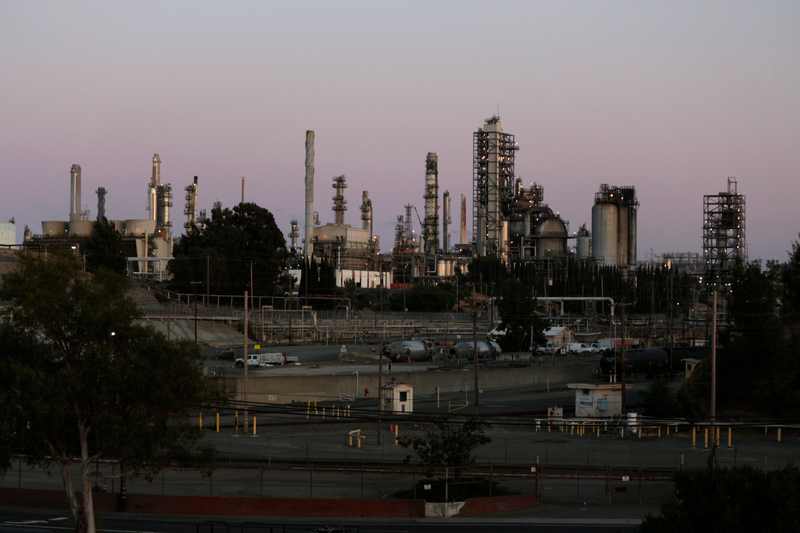 California oil refinery illustrating refinery capacity and gas price pressure