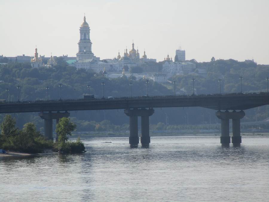 The Paton Bridge over the Dnipro in Kyiv with the Pechersk Lavra — the bridge was fully closed on October 2, 2026 after overnight Russian strikes