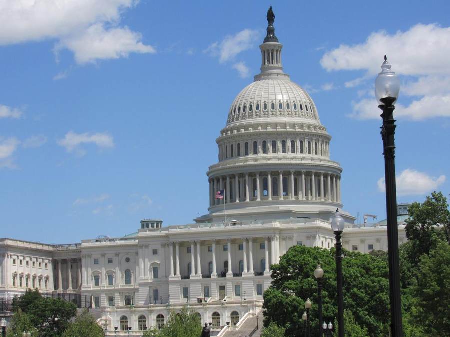 The United States Capitol, a contextual image for the 2026 congressional midterm election poll