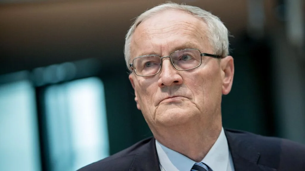 Former BND president August Hanning at a German parliamentary inquiry in 2015