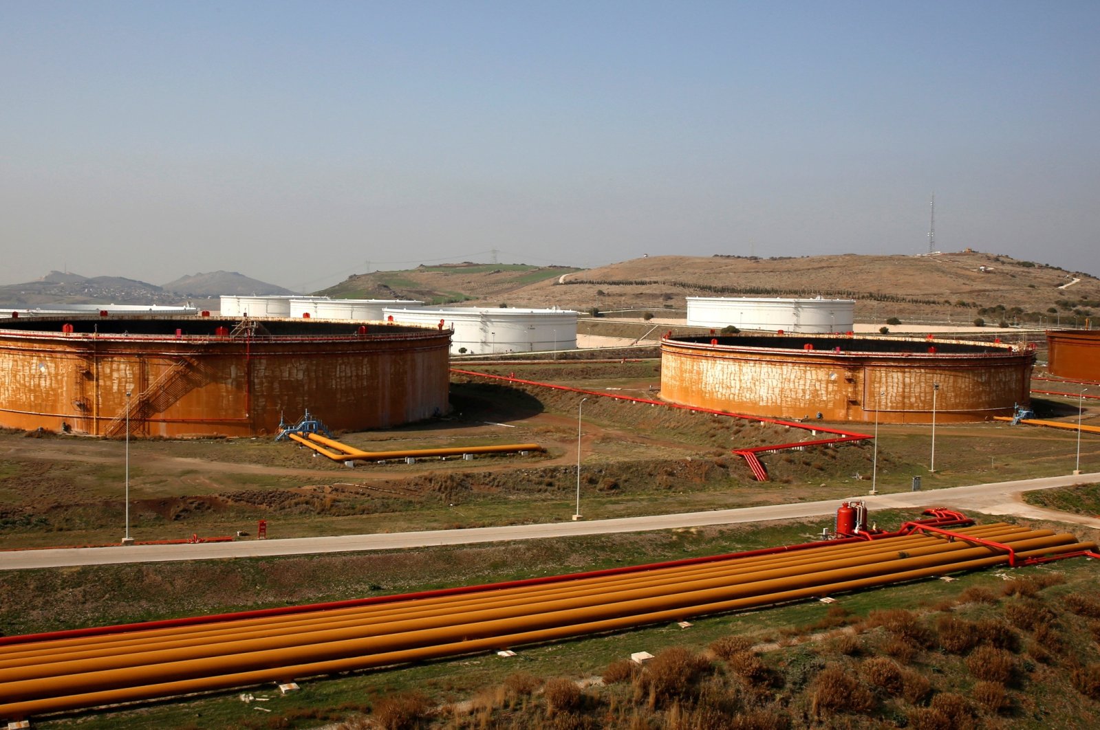 Oil storage tanks and pipelines at Türkiye's Ceyhan energy terminal
