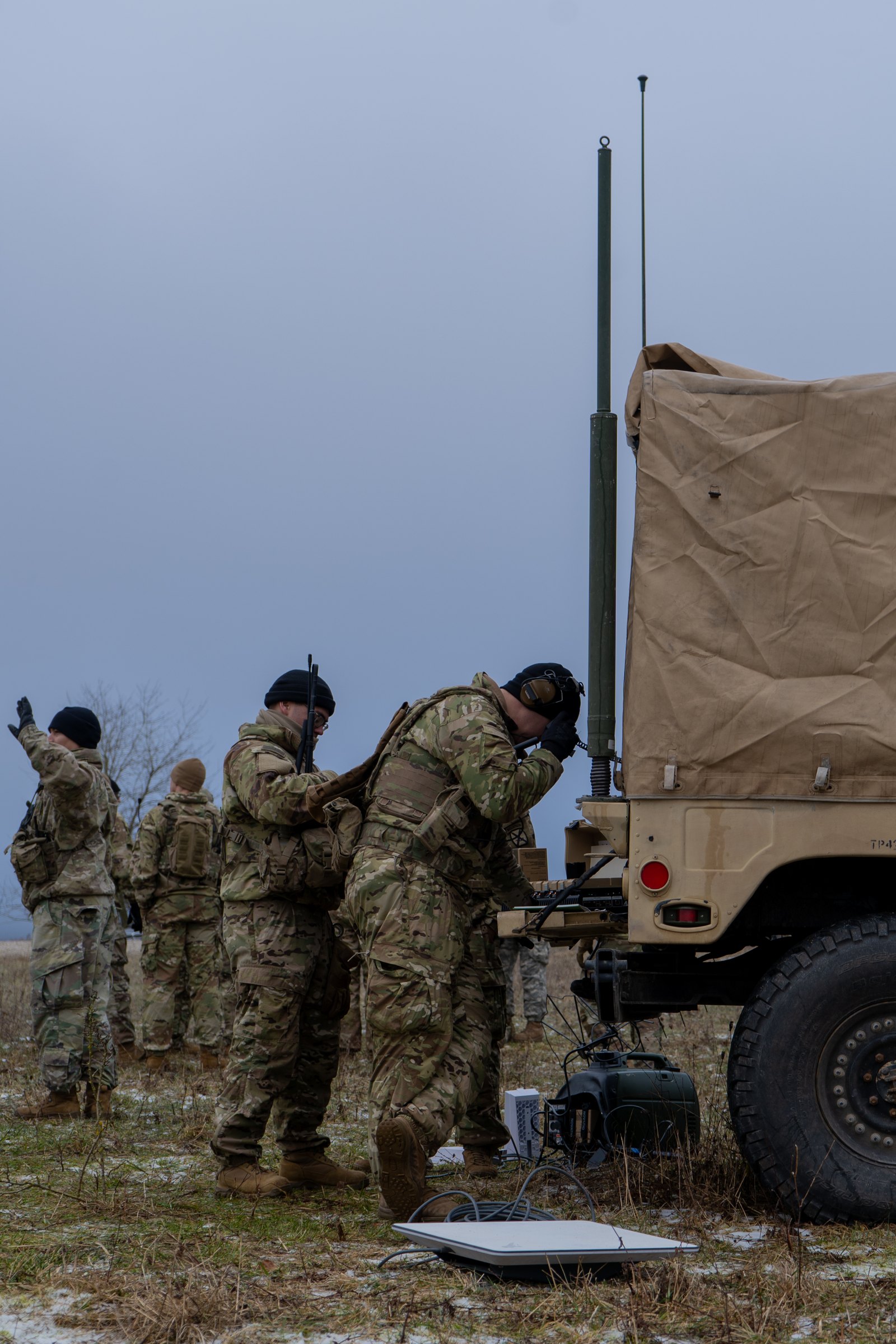 U.S. soldiers of the 10th Mountain Division set up a Starshield satellite terminal during the Combined Resolve exercise at Hohenfels, Germany