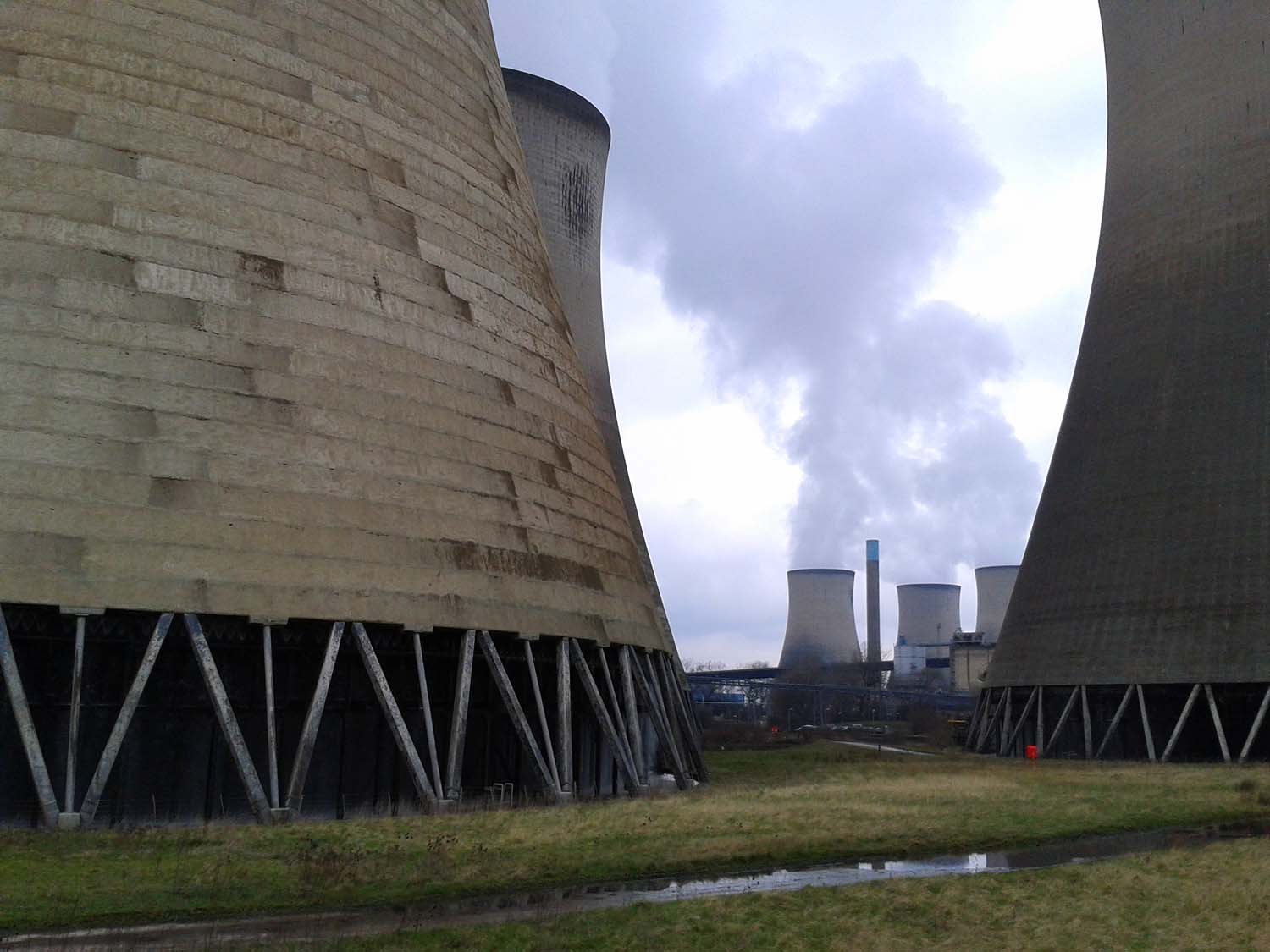 Cooling towers at a large power station — file photo illustrating the electricity behind the data centre power shortage 2028