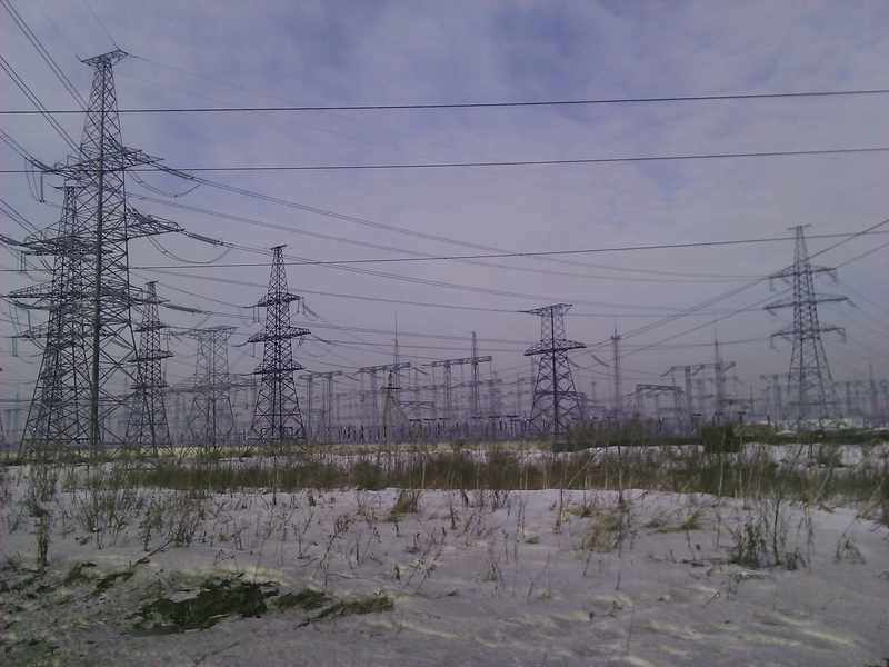 High-voltage electrical substation illustrating Ukraine nuclear power switchyards and grid connections named in the reported winter campaign