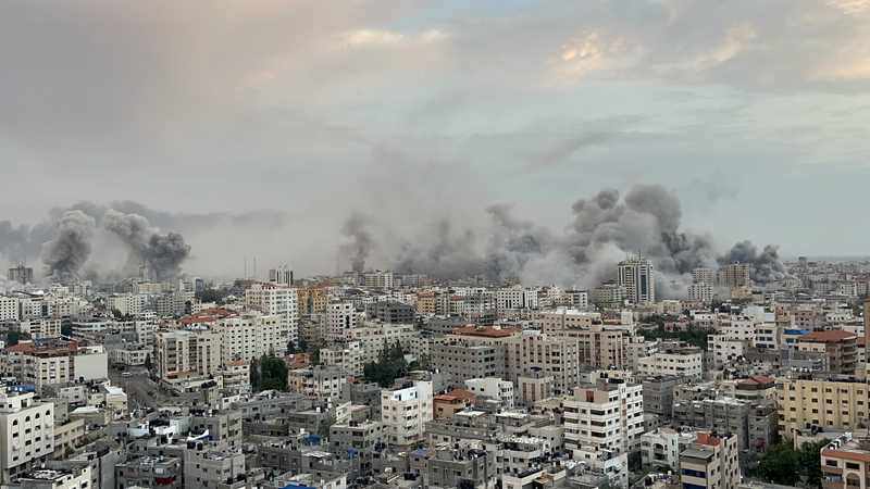 Smoke rising over Gaza after Israeli airstrikes (archival photo, October 2023)