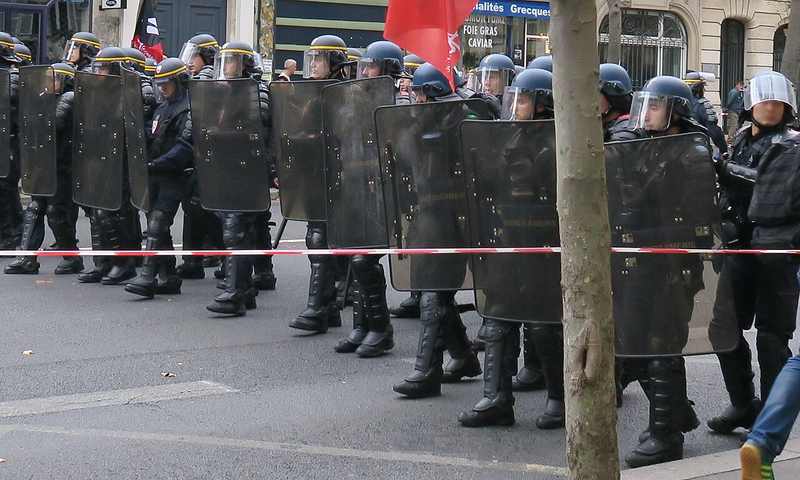 EF-SON stun grenade type suspended by French police after Lens teen injury