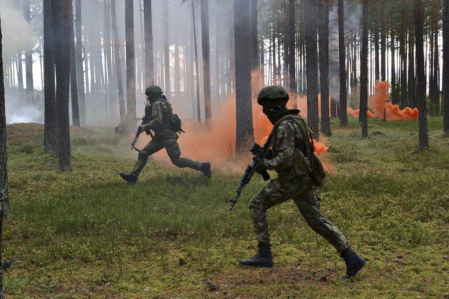 A Russian soldier with an AK rifle &mdash; file photo illustrating the manpower churn behind Russia&rsquo;s repeated army expansions