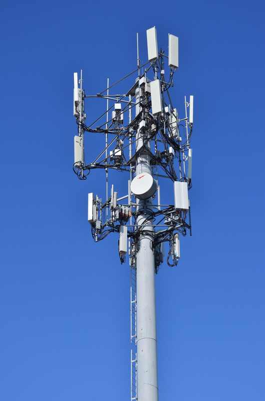 Cellular tower illustrating the nationwide low-band licenses in the SpaceX wireless spectrum deal