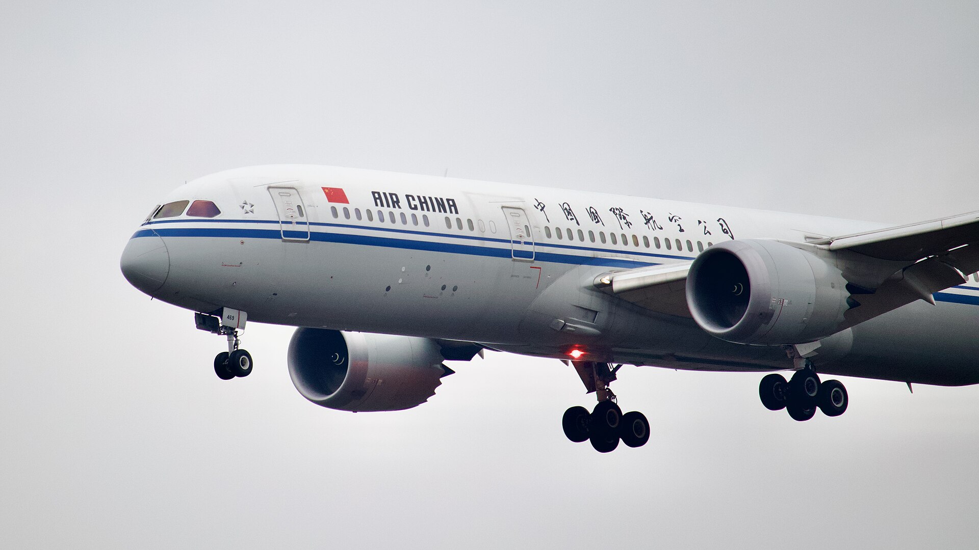 An Air China Boeing 787 in flight — Cuba fuel crisis flights stranded file photo