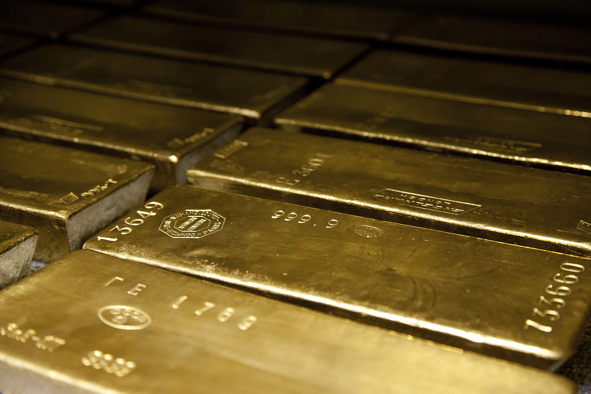 400 ounce gold bars — gold futures rose 1.4% to $4,165 an ounce on October 15 2026 as investors sought safety from the stock selloff