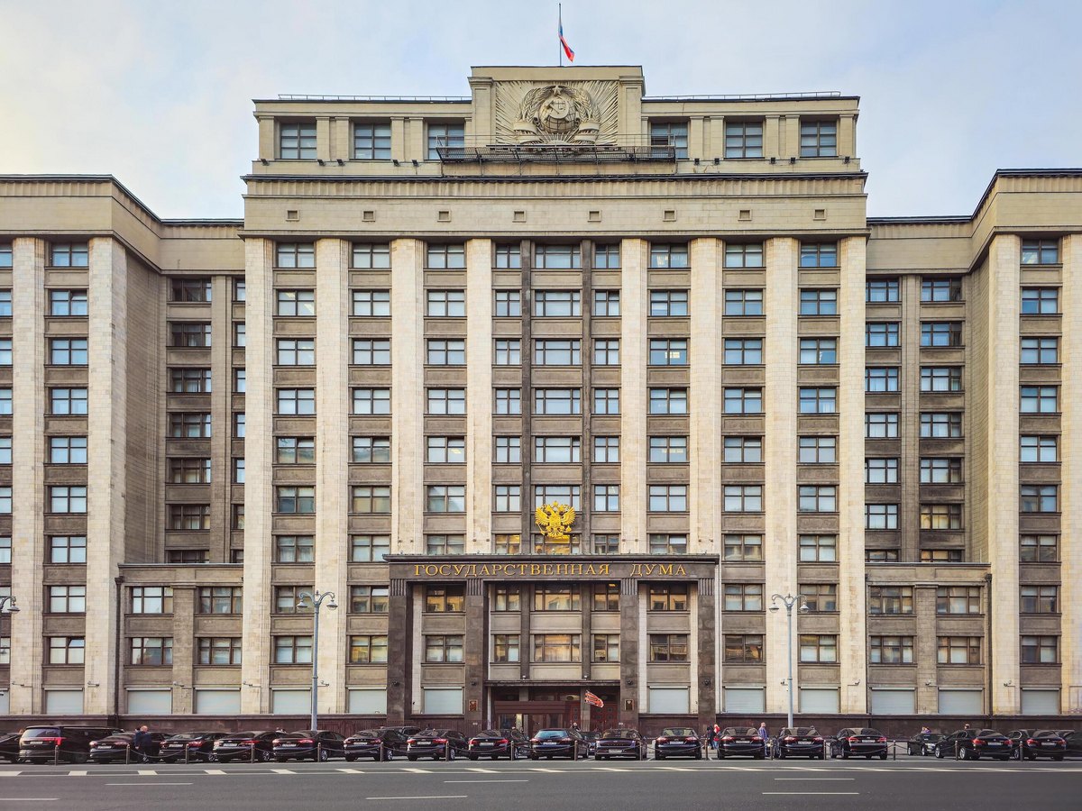 Front facade of the State Duma building in central Moscow