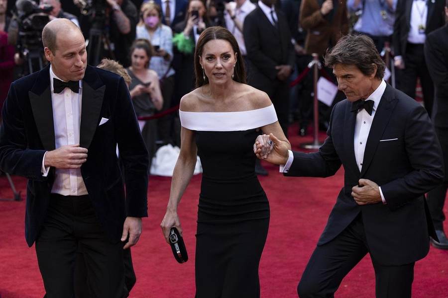 Tom Cruise assisting Catherine, Princess of Wales, at the 2022 Top Gun Maverick premiere as Prince William looks on