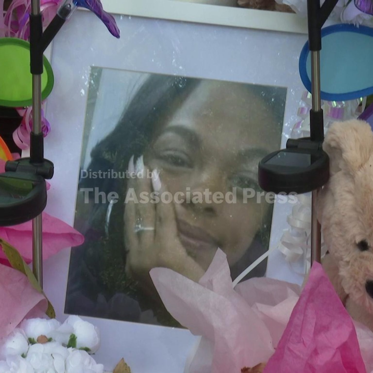 Makeshift memorial for Tasia Fortune, the 29-year-old Jackson mother whose hanging police say was staged after her death — Photo: The Associated Press