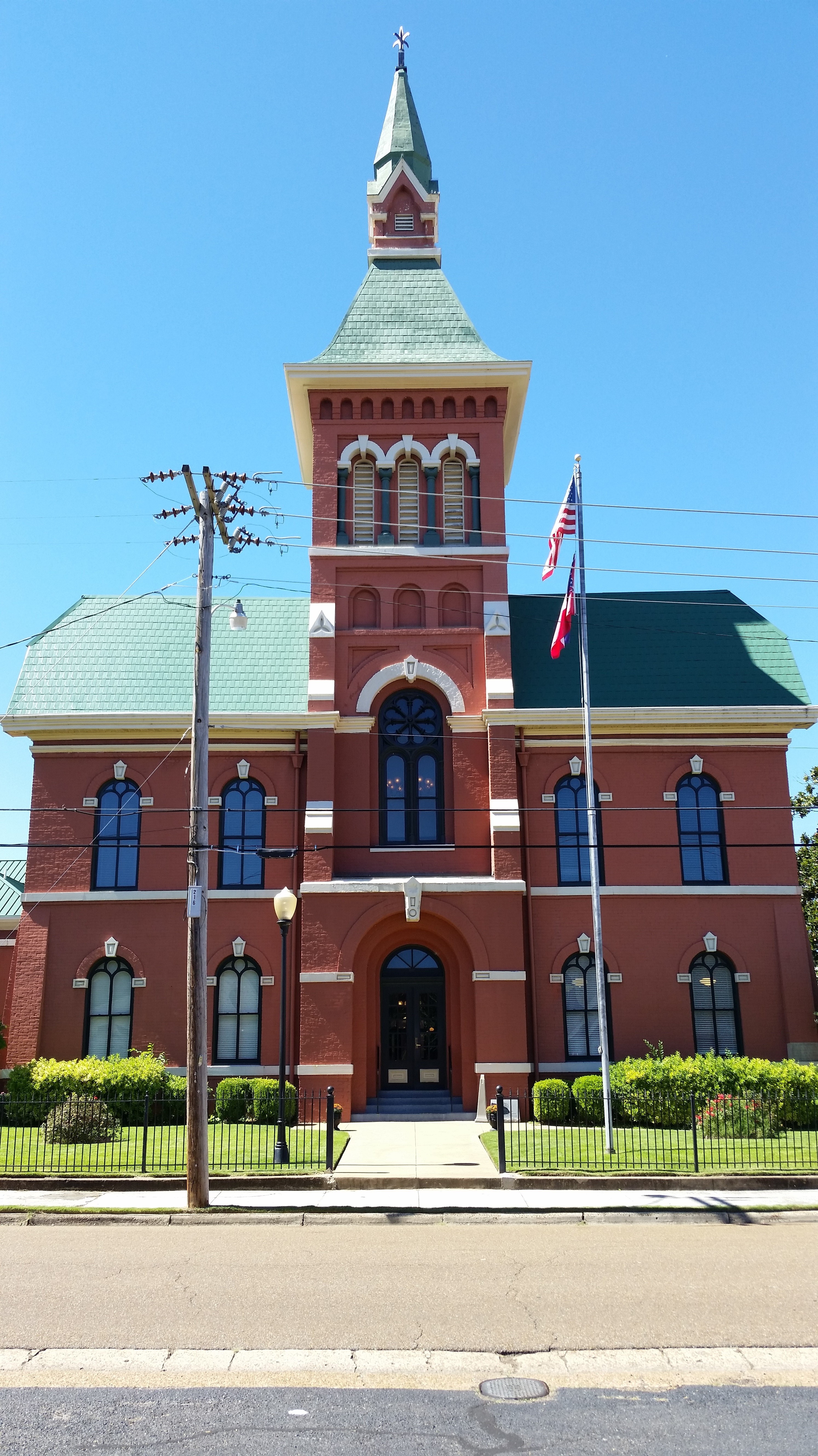 Mississippi officer resigns Kohen Wiley case — the Tate County Courthouse in Senatobia, Mississippi
