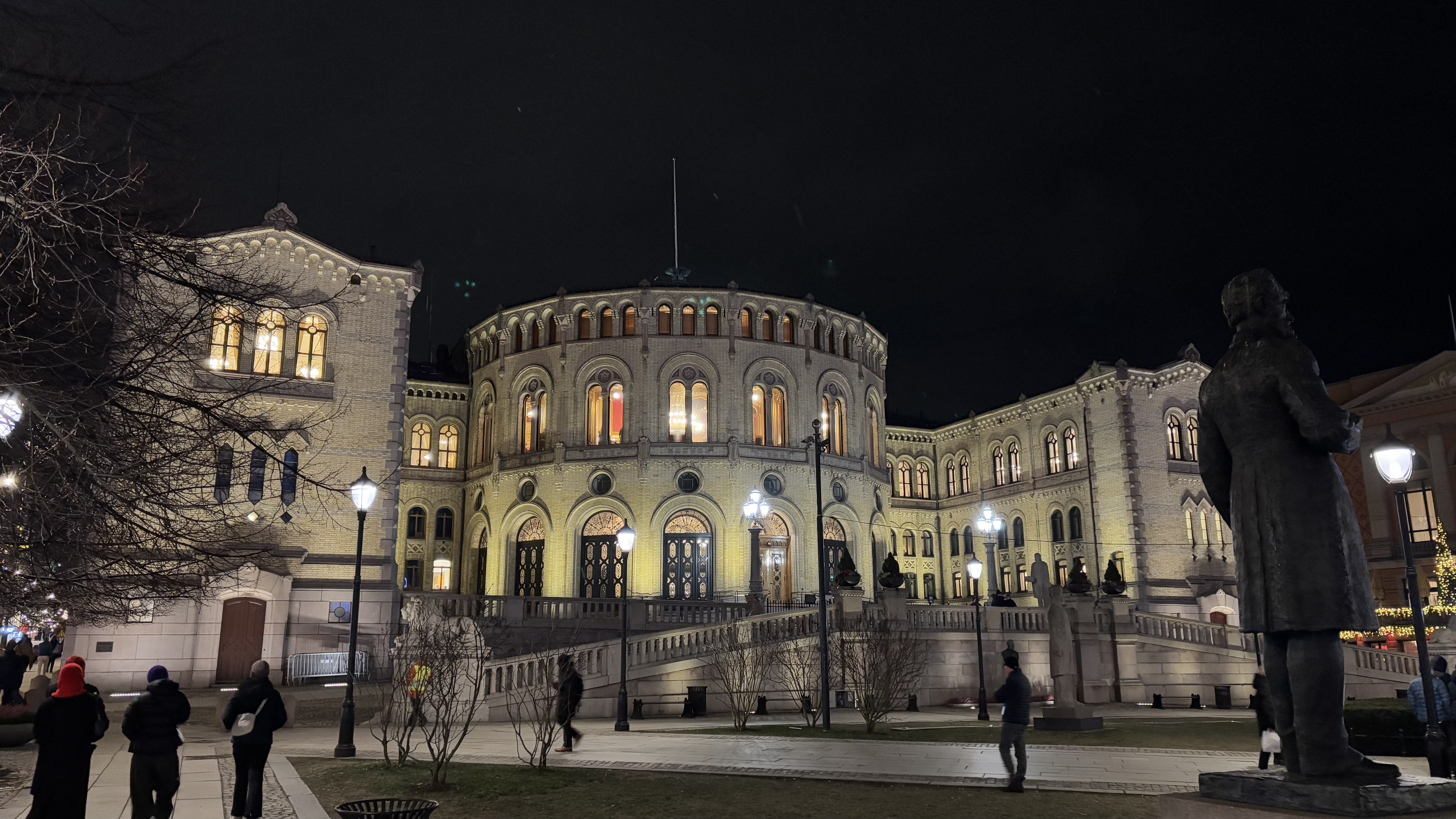 The Storting, Norway's parliament in Oslo at dusk — file photo for Zelenskyy's Oslo meeting with Witkoff and European allies in the Ukraine war day 1700 briefing