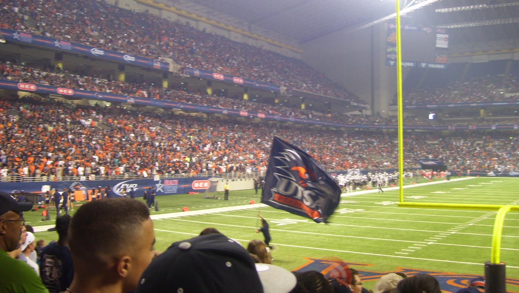 Alamodome rappelling accident — UTSA Roadrunners football at the Alamodome in San Antonio