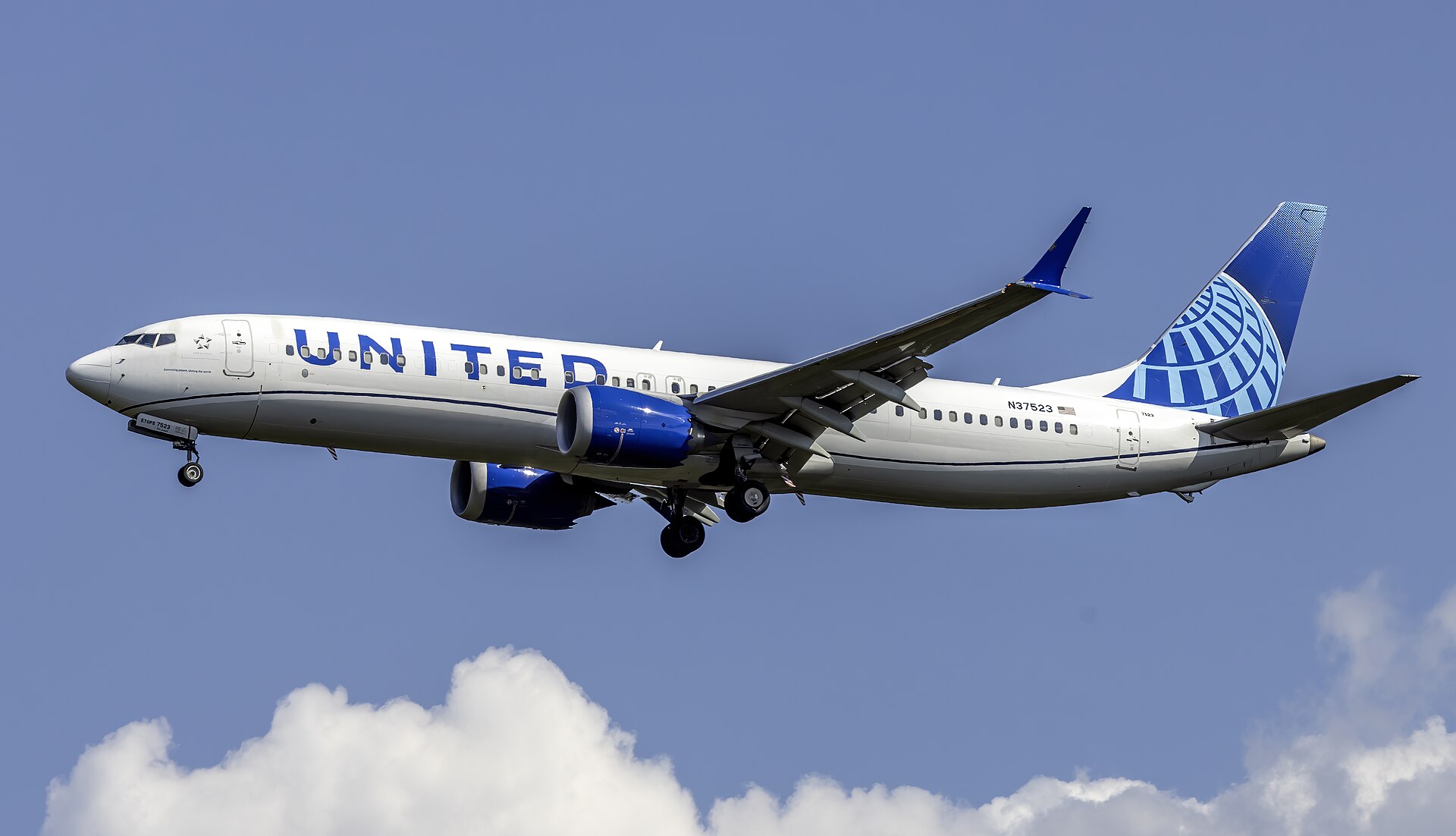 A United Airlines Boeing 737-9 at Washington Dulles, file photo illustrating the United 1681 Las Vegas Newark aircraft type