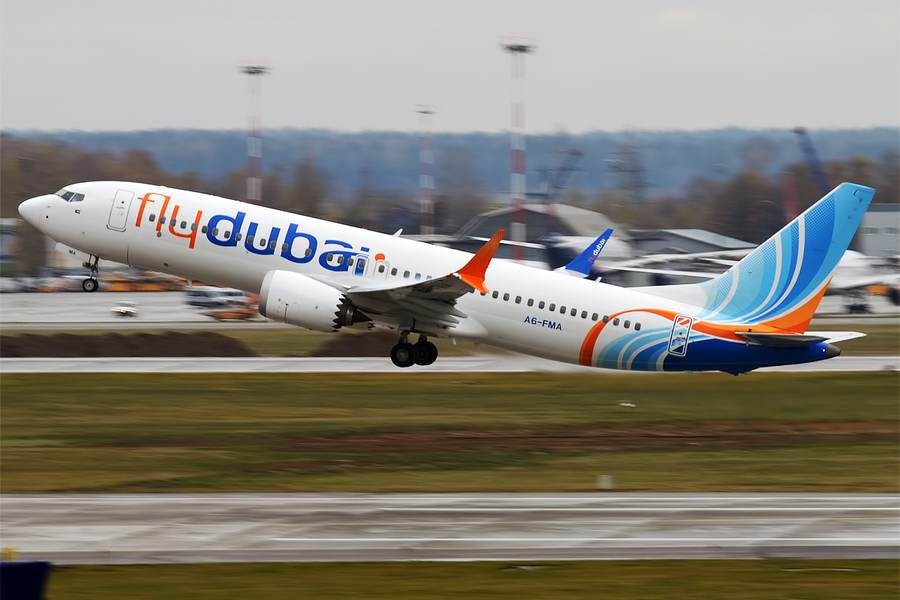 Flydubai Boeing 737 MAX 8 in flight, illustrating the FZ1073 cockpit stabbing and Tabuk emergency landing investigation