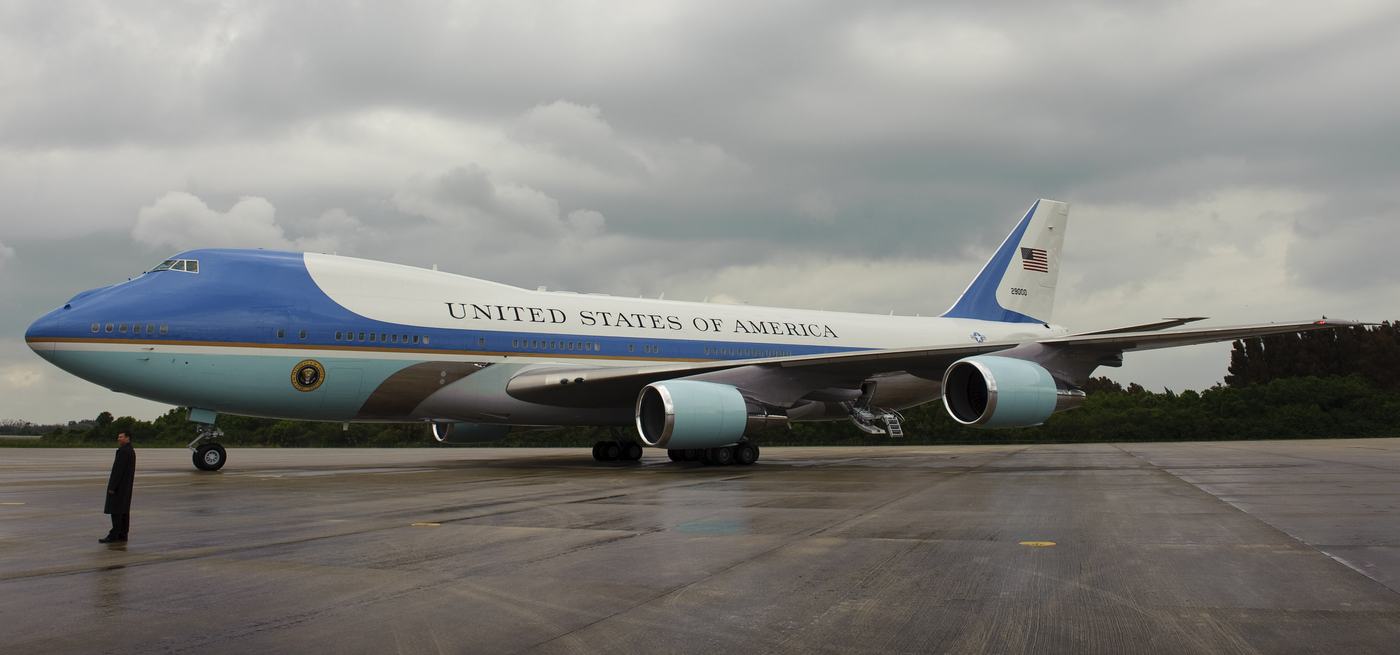 Air Force One VC-25A in flight — the White House barred CNN from the press cabin on President Trump's Tennessee trip
