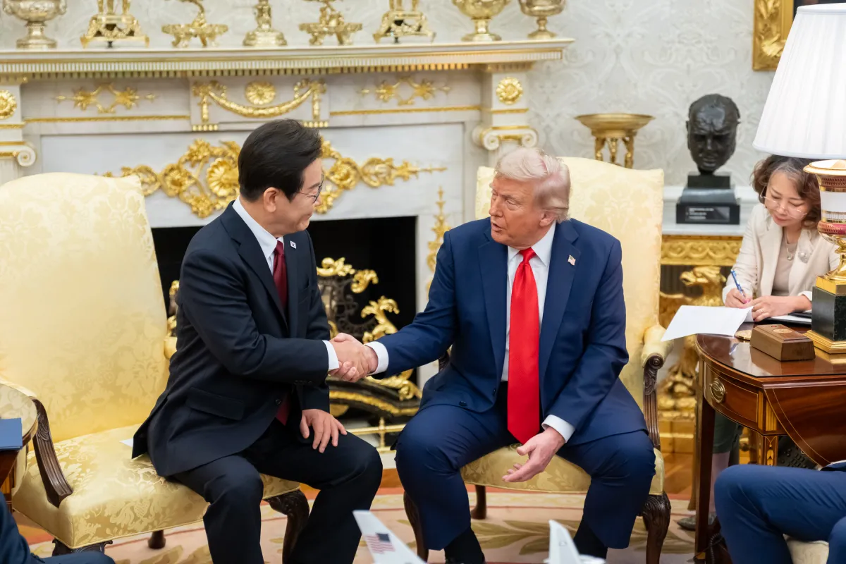 President Donald Trump meets South Korean President Lee Jae Myung at the White House, illustrating the Trump South Korea 200 billion investment plan