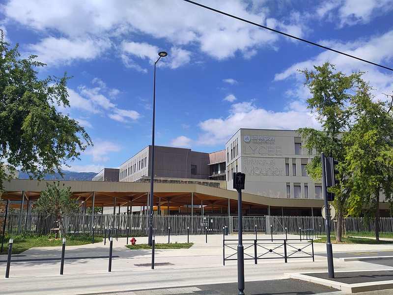 French lycée building representing schools affected by France education protests
