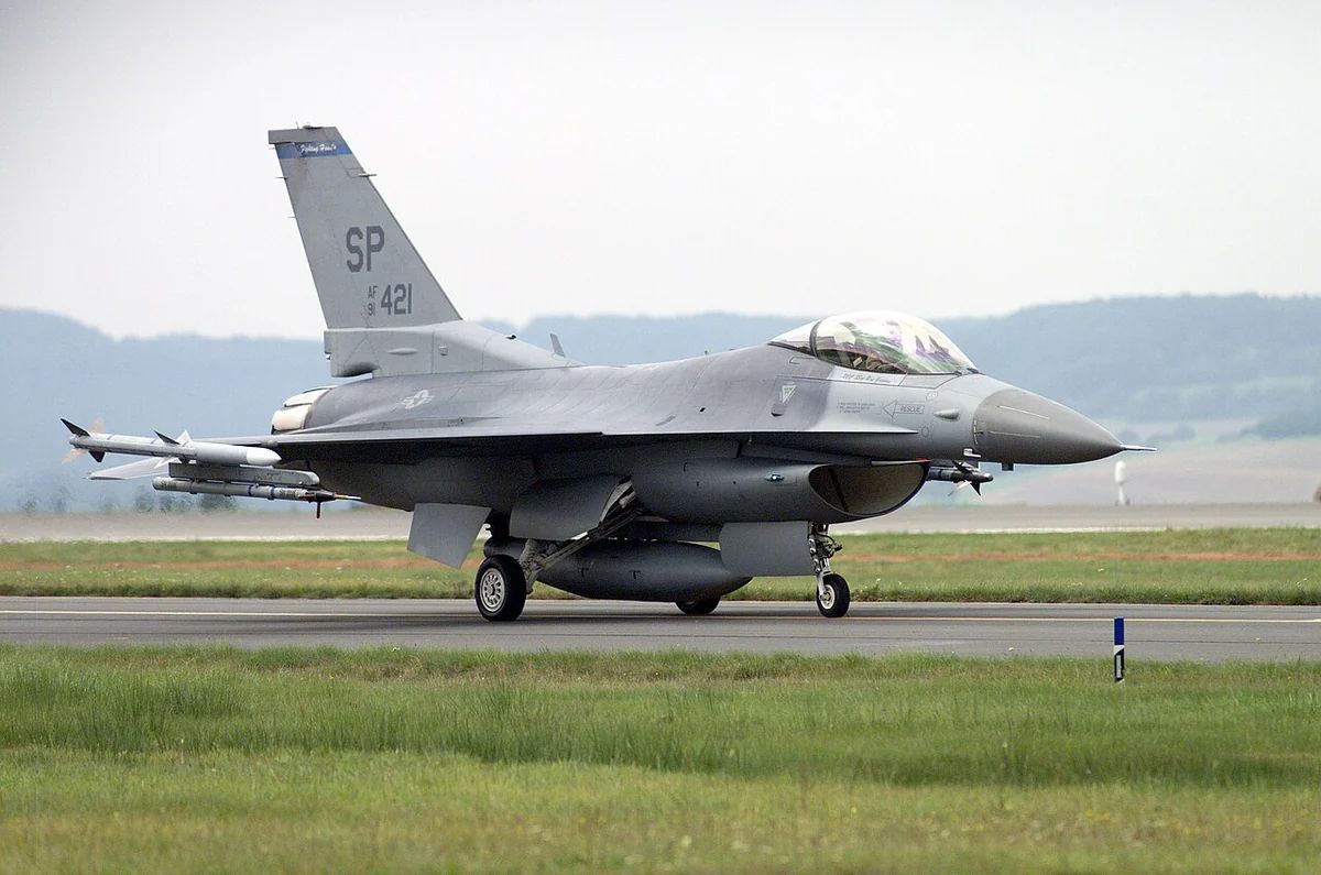 U.S. Air Force F-16 Fighting Falcon approaching Spangdahlem Air Base after a routine training mission in 2002