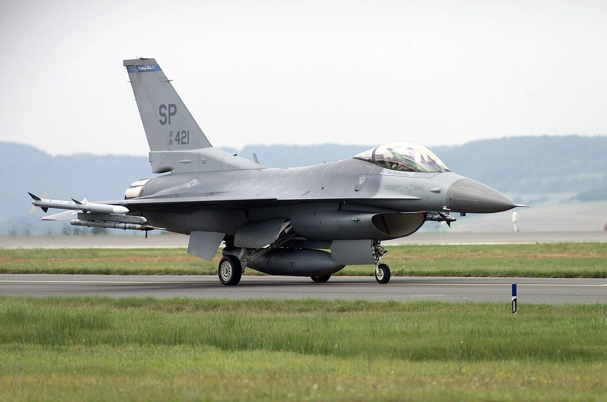 U.S. Air Force F-16 Fighting Falcon approaching Spangdahlem Air Base after a routine training mission in 2002
