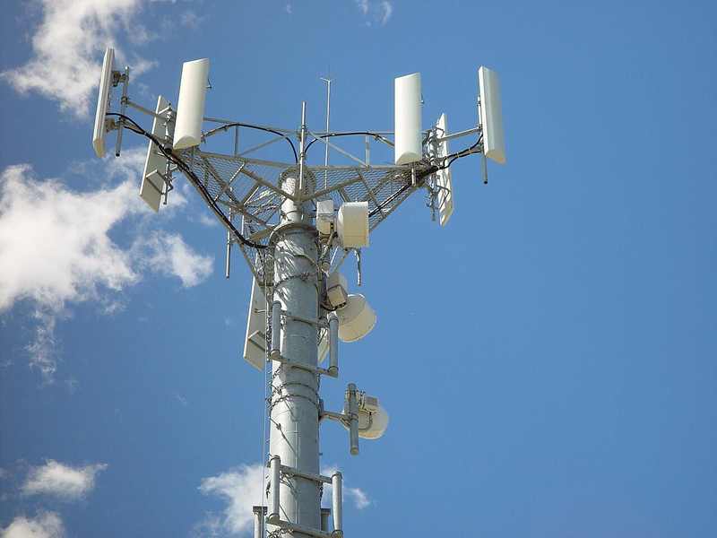Mobile telephone antennas representing the terrestrial network planned for the Starlink Mobile carrier