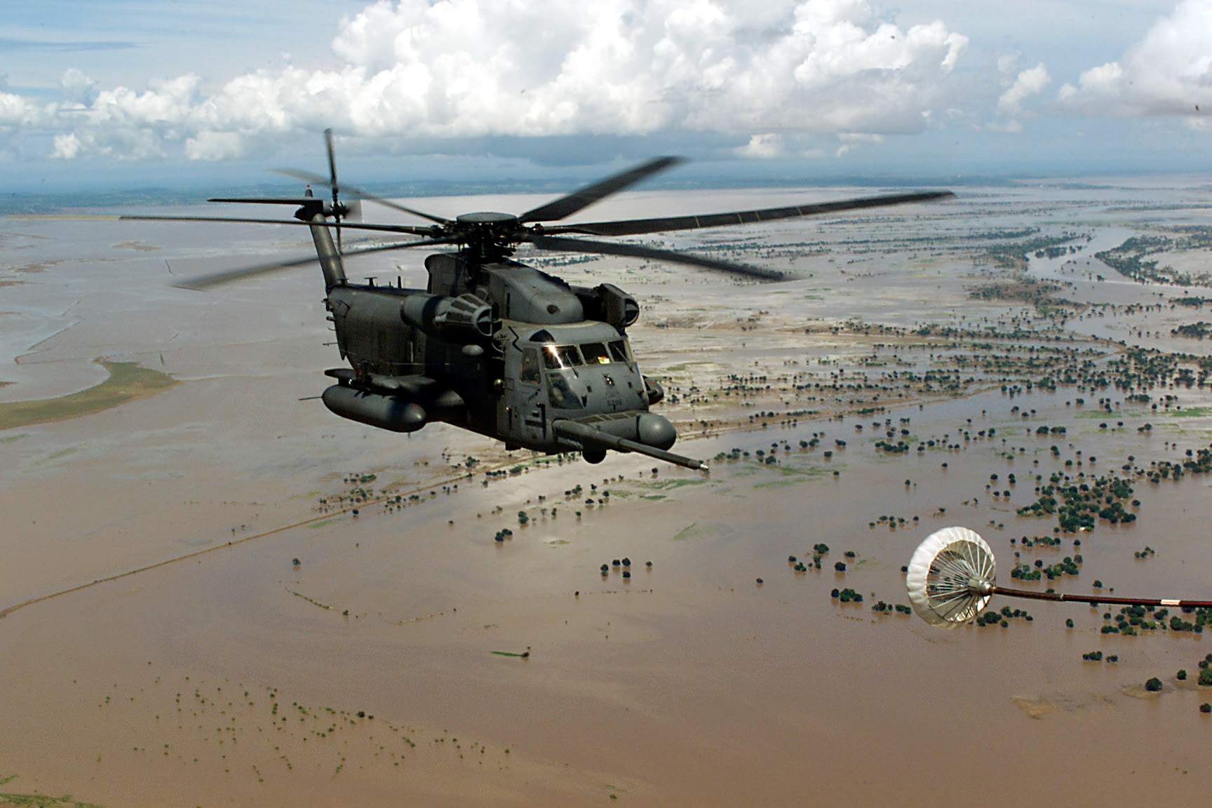 El Nino floods Africa — a helicopter over flooded land in central Mozambique during an earlier flood emergency, the kind of flooding the WMO warns East Africa faces again