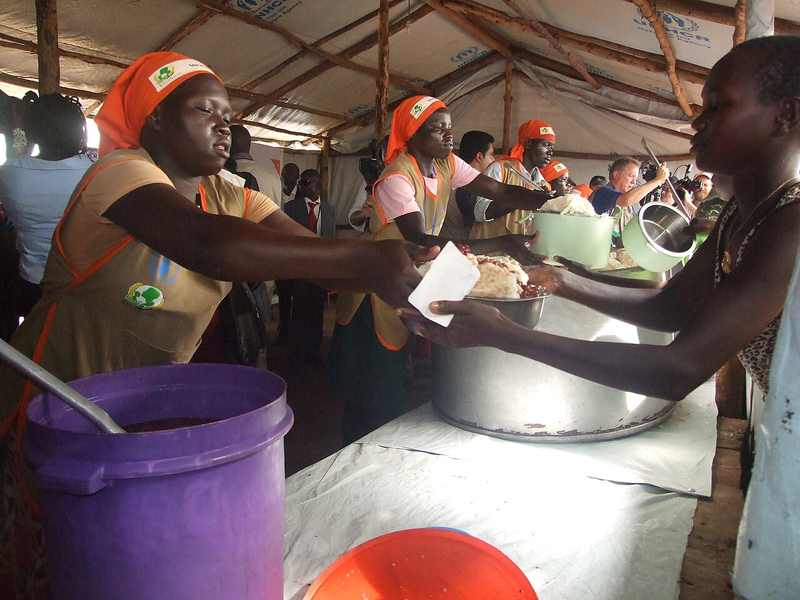 South Sudanese refugees receiving food aid