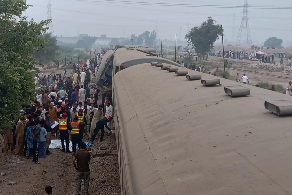 Rescue workers and volunteers beside derailed Rehman Baba Express coaches near Multan after the Pakistan train derailment