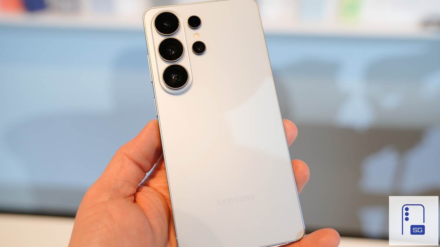 Samsung Galaxy S26 Ultra shown from the front and rear