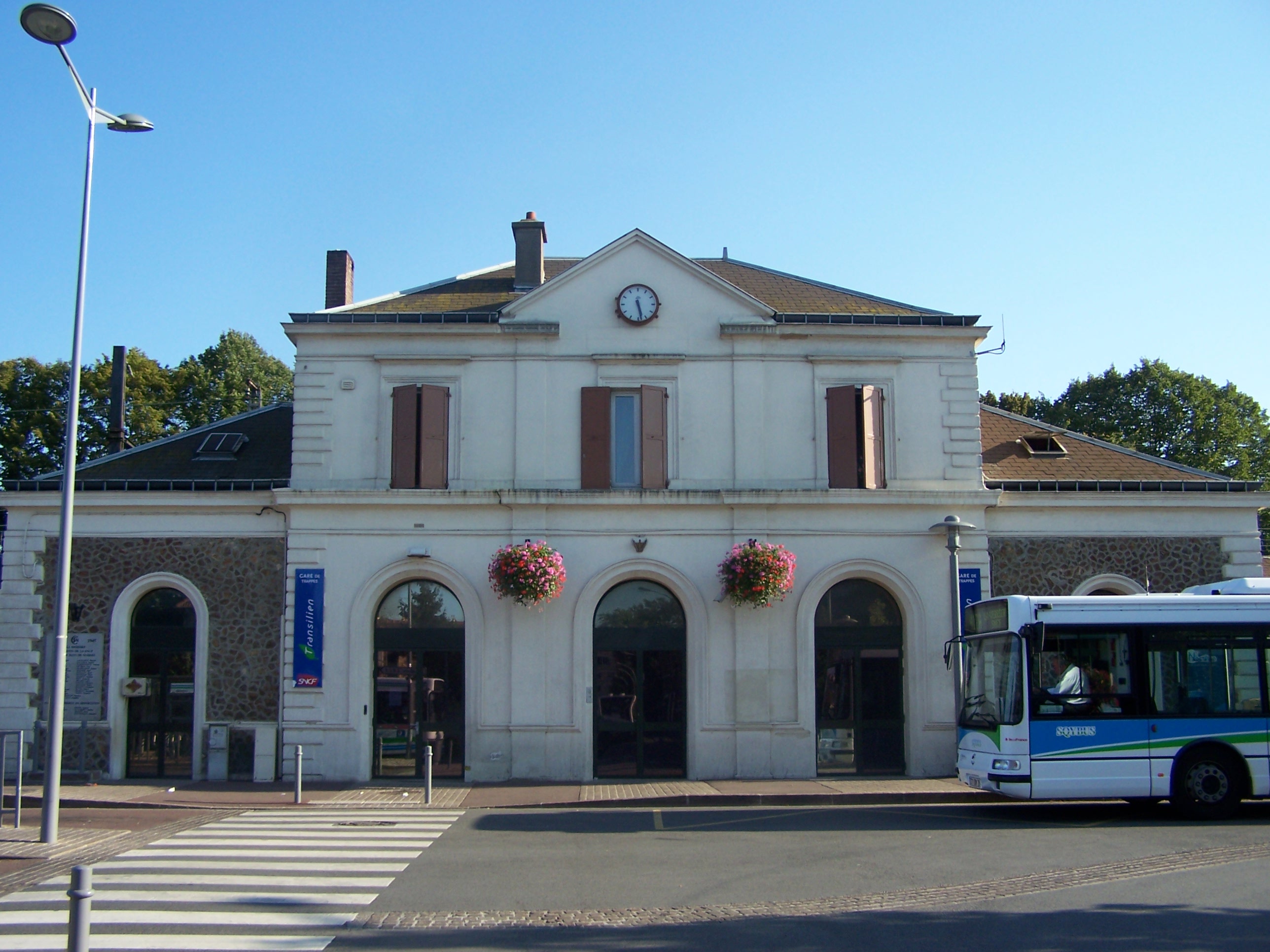 Trappes shooting west of Paris — Trappes railway station in the Yvelines, file photo