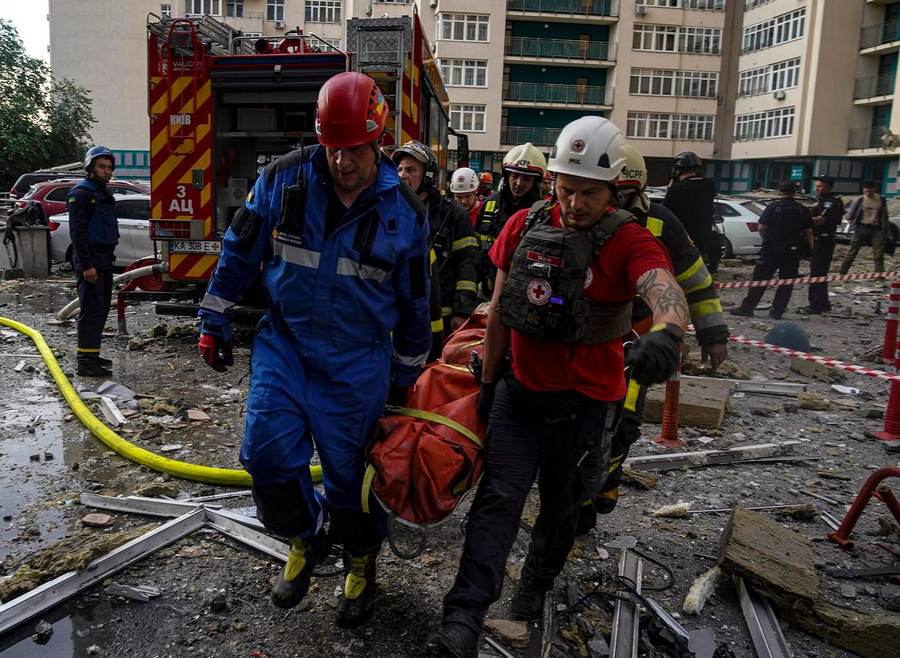 Damaged Kyiv buildings after a Russian missile attack — Russia drones strike Kyiv Ukraine aerial campaign
