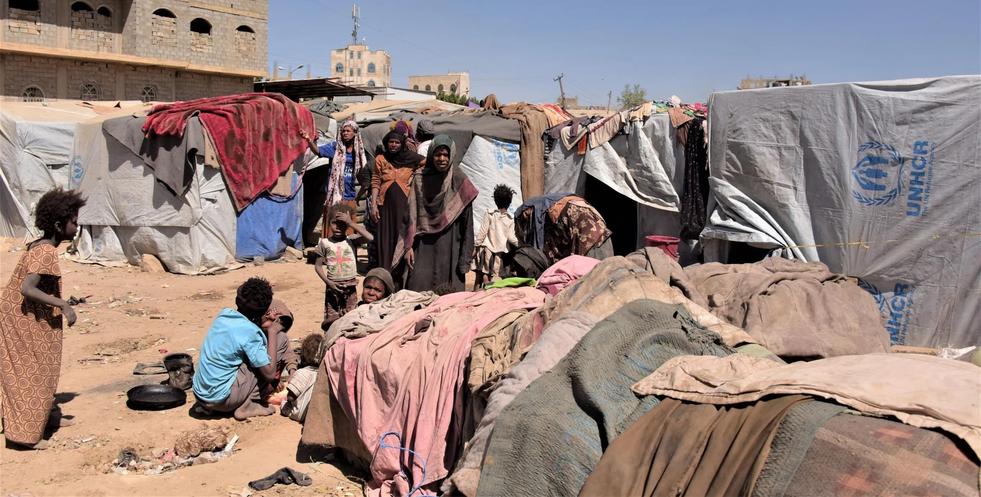 Displaced Yemeni families at temporary shelters as Yemen civilian casualties and displacement rise