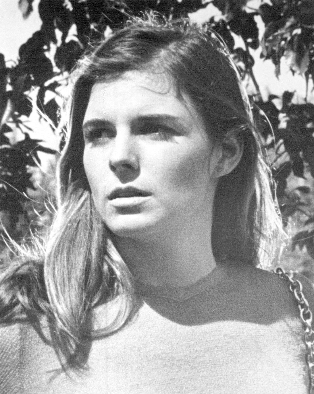 Susan Saint James in 1971, during her years as Peggy Maxwell on The Name of the Game — the Emmy-winning actress who has died at 80