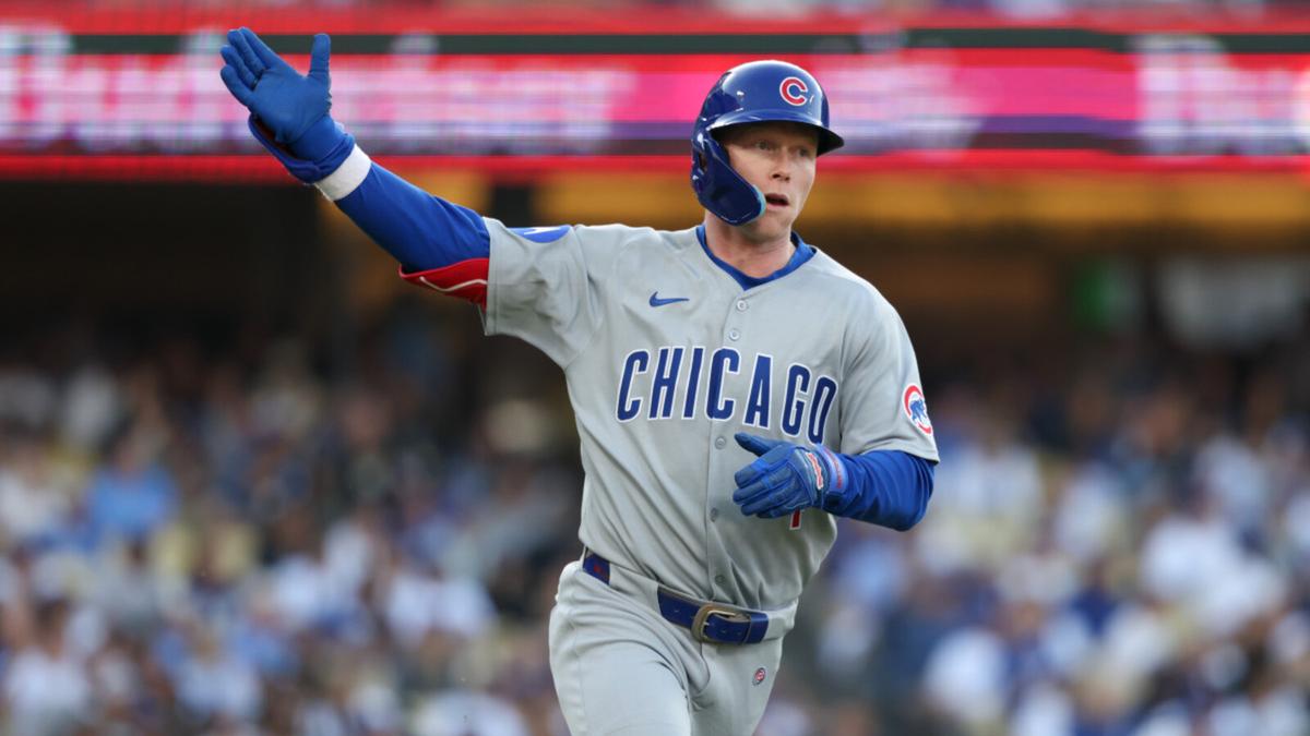Pete Crow-Armstrong running during a Chicago Cubs game