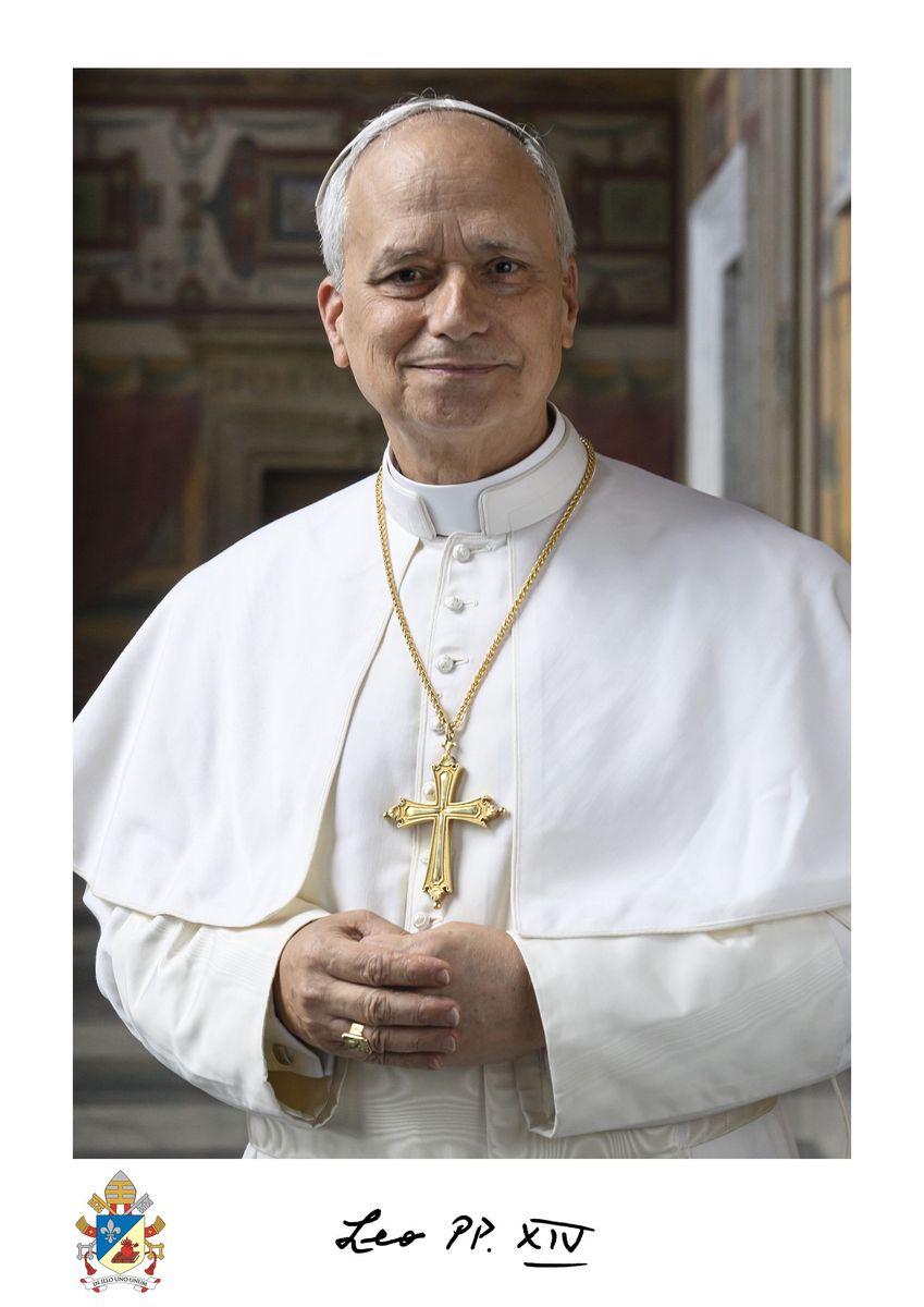 Official portrait of Pope Leo XIV ahead of the Pope Leo XIV Paris visit and Notre Dame papal vespers in 2026