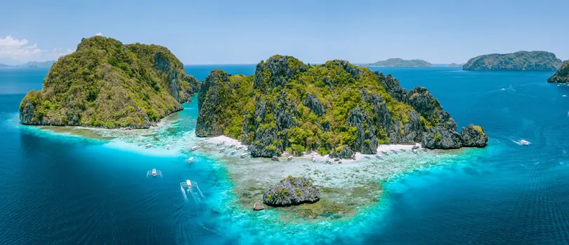 Turquoise water and limestone islands in Palawan, Philippines