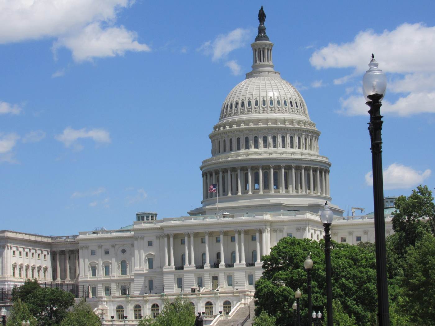 The United States Capitol, a contextual image for the 2026 congressional midterm election poll