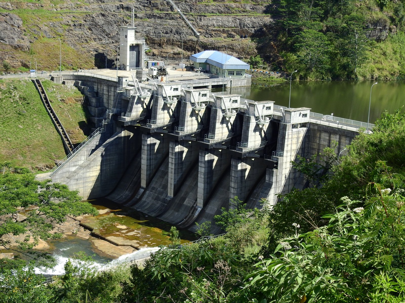 Upper Kotmale Dam in Sri Lanka's central highlands — a unit failure there is one suspected contributor to the blackout