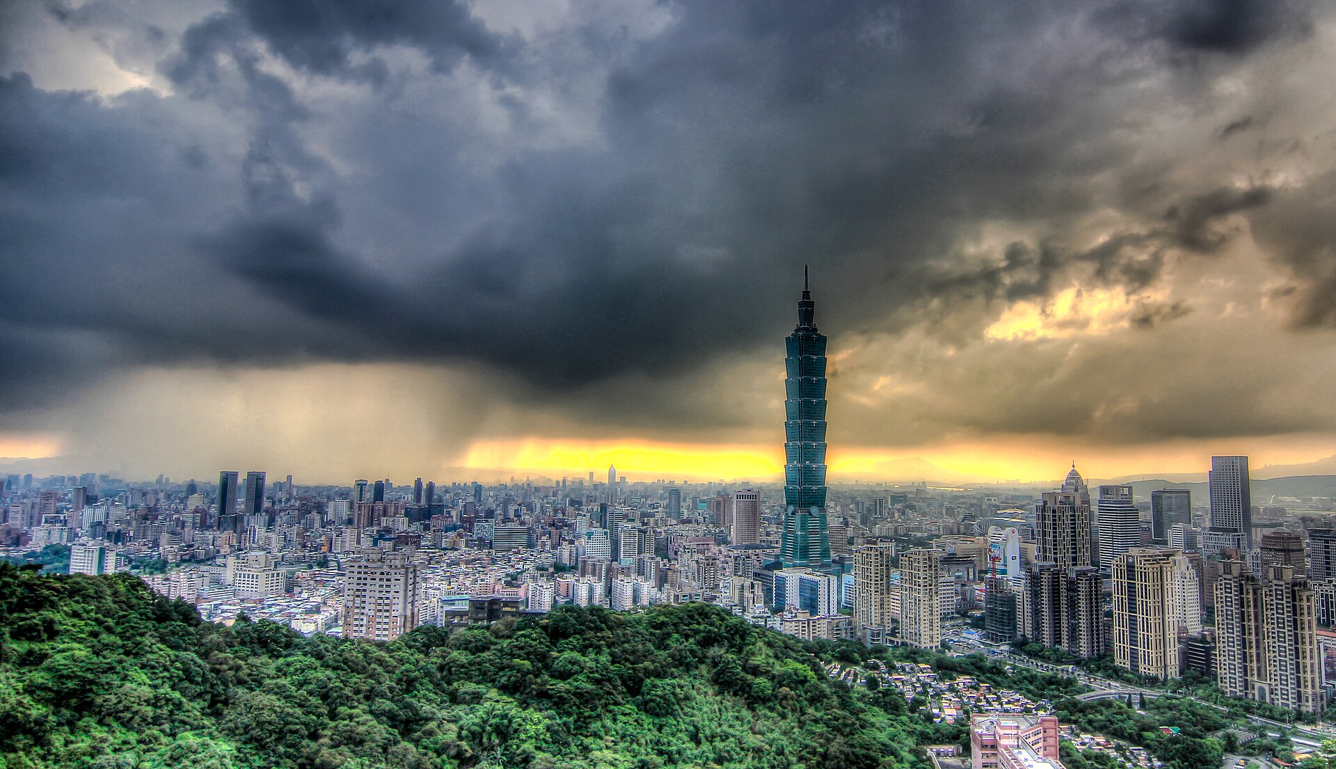 Typhoon Champi Taiwan — Taipei 101 and the capital skyline under dark typhoon storm clouds, file photo