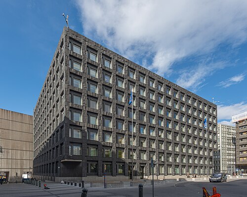 Riksbank headquarters in Stockholm illustrating Europe's diverging central-bank decisions