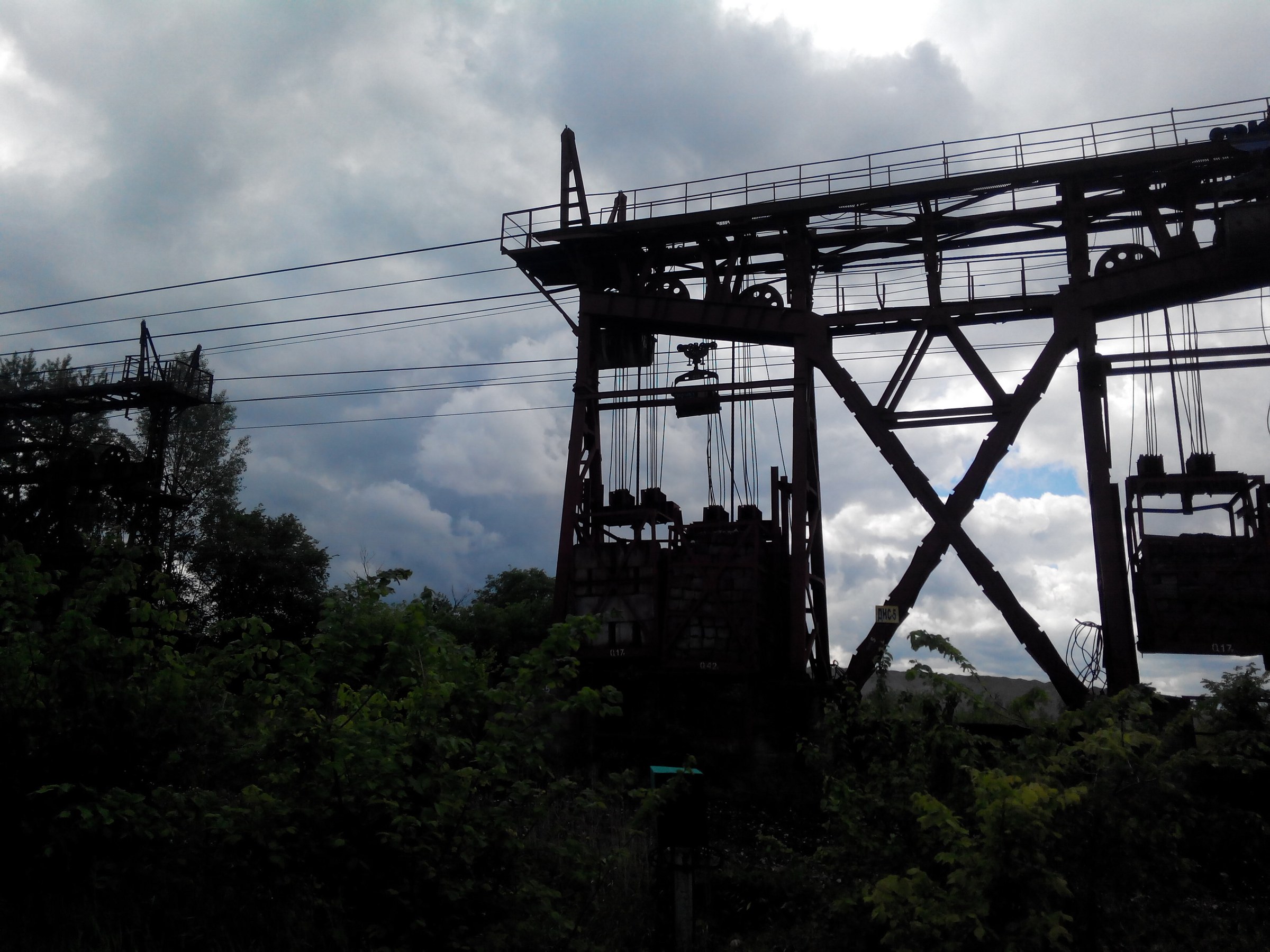 The aerial ropeway carrying limestone from the Shakhtau deposit to the Bashkir Soda plant in Sterlitamak (file photo)