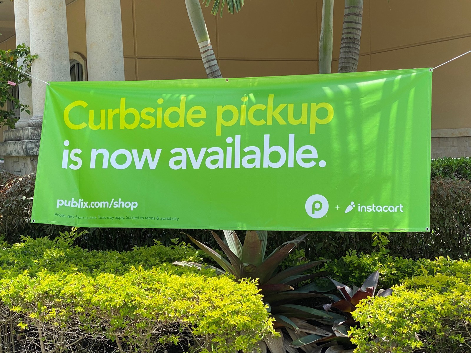 Publix Instacart curbside pickup sign in West Miami, Florida