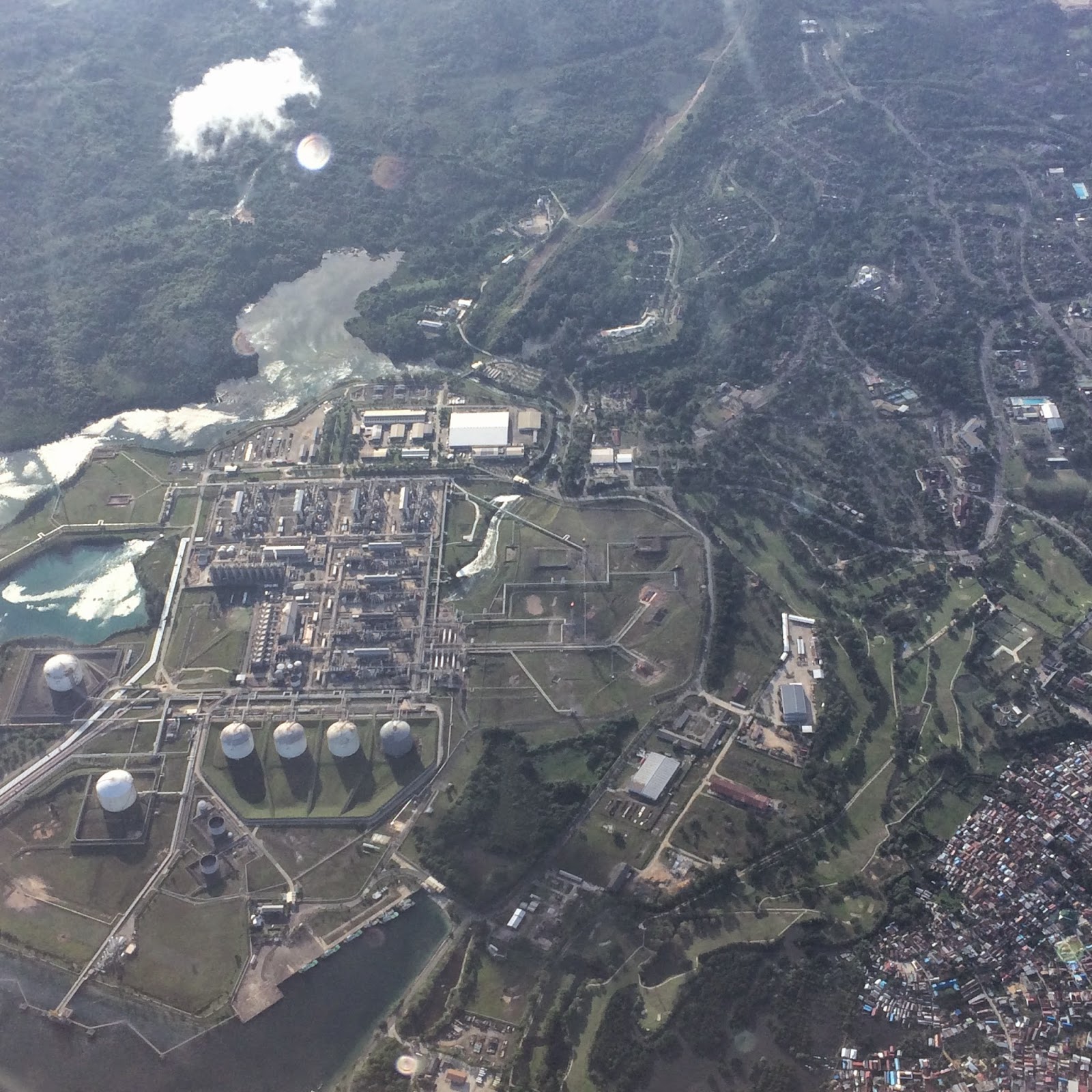 Aerial view of the Badak NGL natural gas plant at Bontang, Indonesia — Indonesia energy exports, file photo