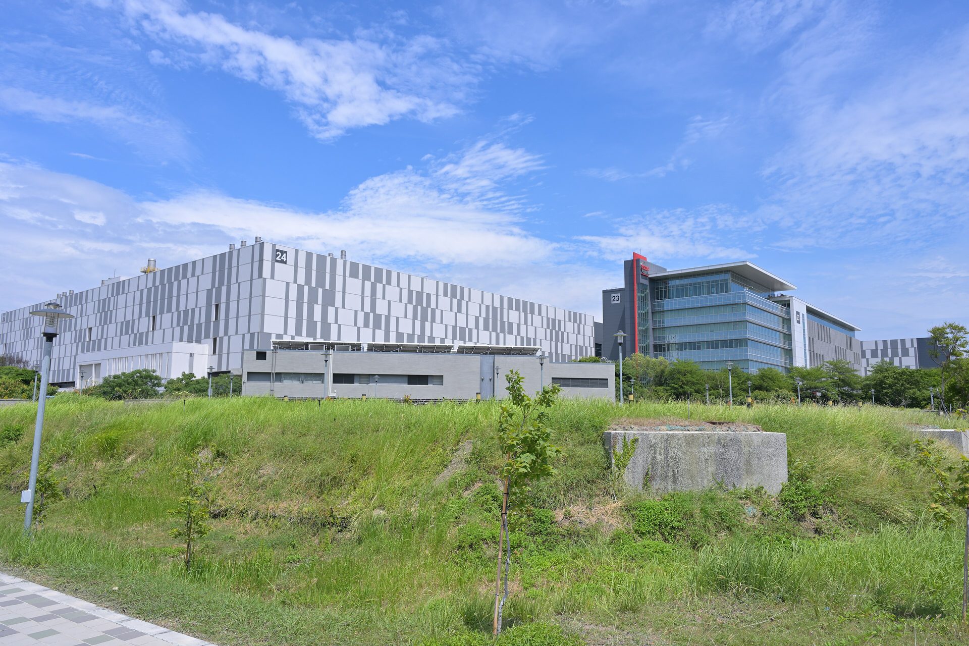 TSMC Fab 14B in the Southern Taiwan Science Park, Tainan — advanced-node capacity behind the TSMC Q3 earnings record profit