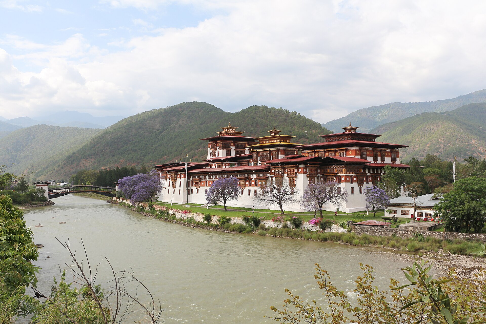 Punakha Dzong beside the Mo Chhu River in Bhutan — the Mo Chhu River flood route runs past the dzong at the confluence of the Mo Chhu and Pho Chhu