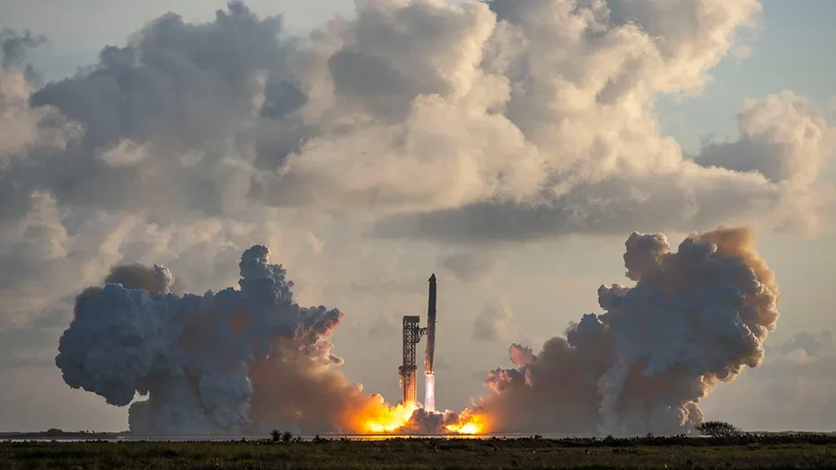 SpaceX Starship Flight 14 lifting off from Starbase, Texas